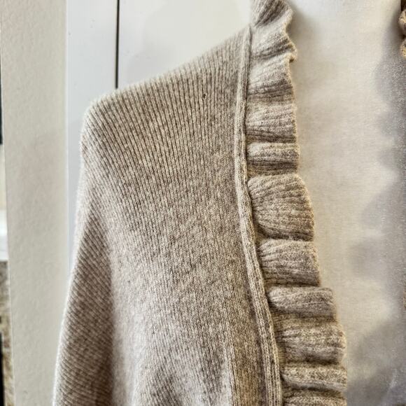 Sutton Studio Made in Italy Wool Knit Ruffled Shawl Wrap Poncho Beige OS - Picture 6 of 7